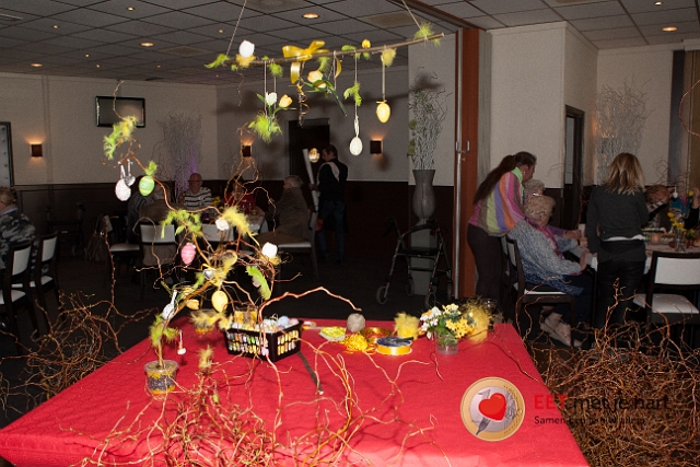 20150322 frans versteden fotografie - tilburginbeeld FRVE0749.jpg - eet met je hart lunch en creatieve workshop paastakken maken